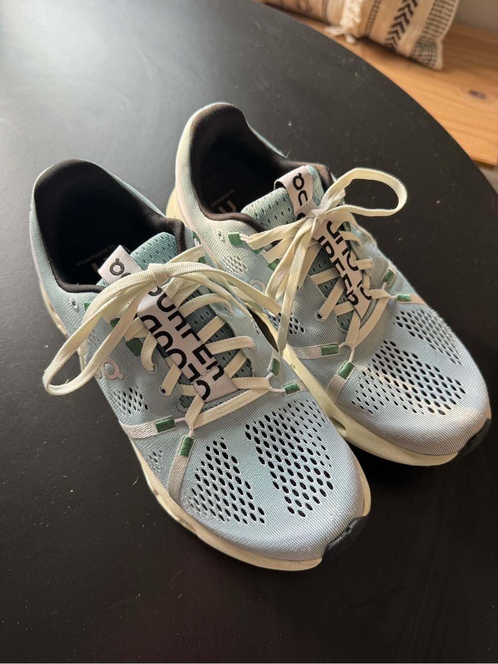 Women’s On Cloud Surfer running shoes